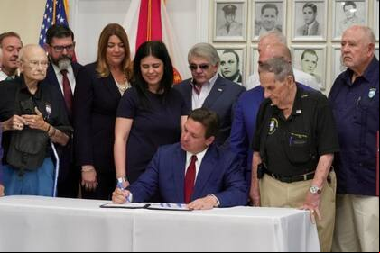 Ron DeSantis promulgó dos leyes que afectan las escuelas públicas de Florida