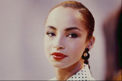 Sade, en sus comienzos, cuando cautivó al mundo con sus baladas sensuales