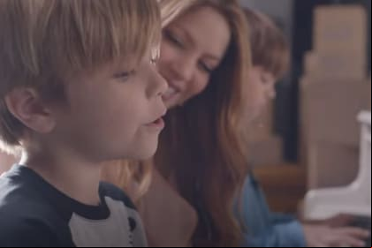 Shakira estrenó su nuevo tema con sus hijos, Milan y Sasha