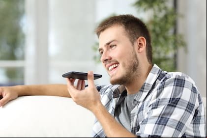 Si sos de recibir mensajes de voz muy largos, pronto WhatsApp planea lanzar una función que permite desgrabar los audios