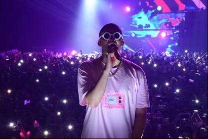 Sin un disco editado, el puertorriqueño realizó anoche su tercer Luna Park agotado; la estrategia de publicar solo singles, el megaéxito en YouTube y la ayuda de Spotify