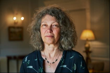 Sonia Livingstone plantea los desafíos del mundo digital para los niños y adolescentes y cómo los adultos deben acompañarlos en un entorno desafiante