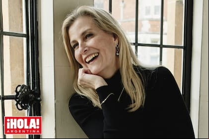 Su personalidad le ganó el afecto y la confianza de Isabel II, quien le permitía llamarla “mamá”.