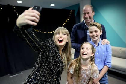 Taylor Swift se saca una selfie con William y sus hijos Guillermo y Charlotte