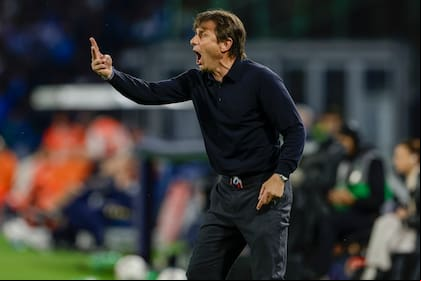 Técnicos de Napoli e Inter se perderán partidos decisivos por el título