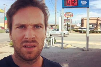 Tras haber negado las acusaciones de abuso, Armie Hammer decidió internarse por su adicción al alcohol, a las drogas y al sexo