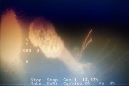Una de las imágenes obtenidas mediante un ROV (Remotely Operated Vehicle) de la Prefectura Naval Argentina donde se vería el periscopio del submarino