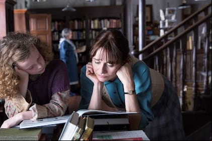 Una escena del film "La librería", de Isabel Coixet, adaptación de la novela de Penelope Fitzgerald