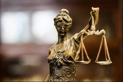 Una estatuilla representando a la Justicia