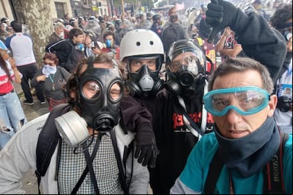 Una muestra de cómo se mueven los fotógrafos en la cobertura de marchas