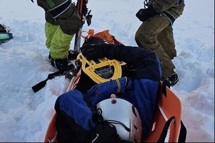 Una mujer que se fracturó una pierna mientras esquiaba en el cráter de un volcán en Chile