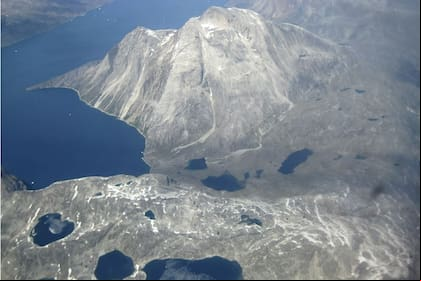 Una vista aérea del derretimiento de la capa de hielo en Nunatarssuk, Groenlandia