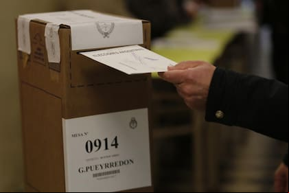 Urna en las elecciones legislativas en 2017