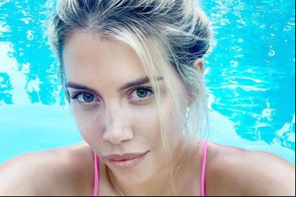 Wanda Nara encendió las redes con una postal desde su lujosa piscina de París