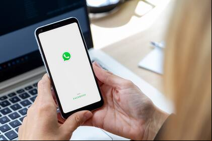 WhatsApp planea ampliar el al chat más allá del teléfono principal y la versión web, y una futura actualización podría permitir el uso simultáneo en cuatro dispositivos