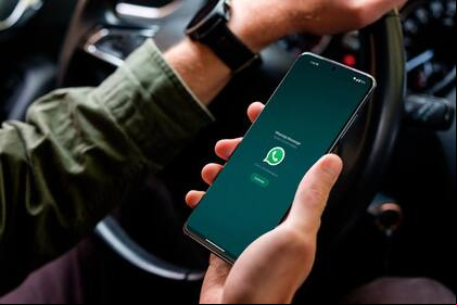 WhatsApp puede usarse mientras el maneja, pero con una aplicación, ¿cuál es?