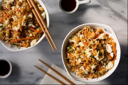 Yakimeshi, arroz con verduras, huevos y hongos