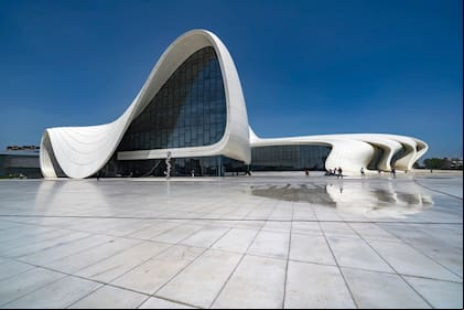 Zaha Hadid se caracterizó por crear diseños atrevidos y experimentales