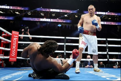 Zhilei Zhang y su KO sobre Scott Alexander en Las Vegas, en mayo de 2022